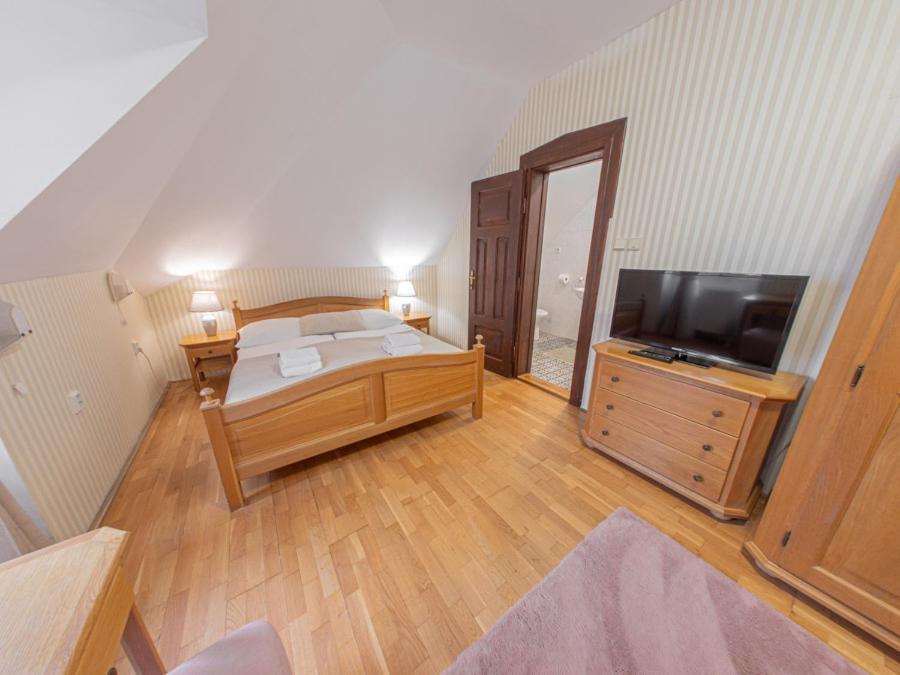 Hotel Salamander - Garni Banská Štiavnica Kültér fotó